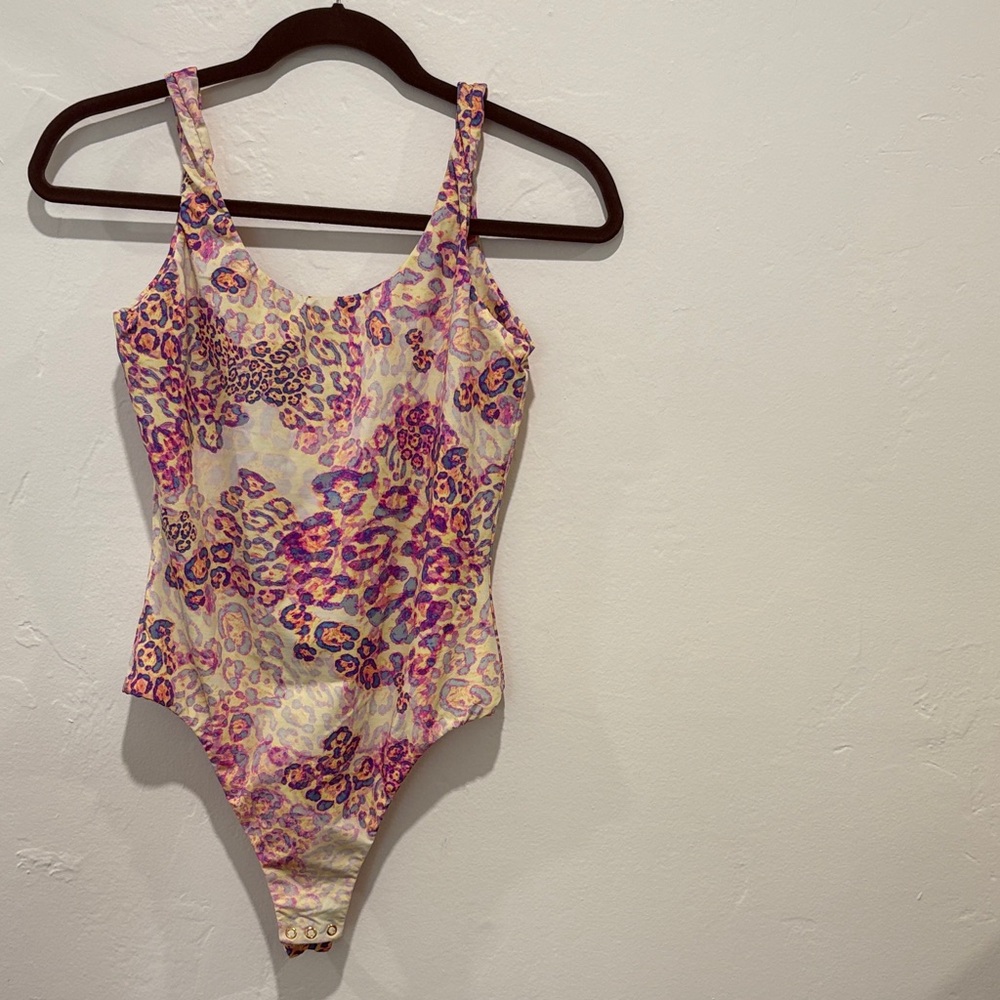 Adriana Iglesias olorful Leopard Print body suit